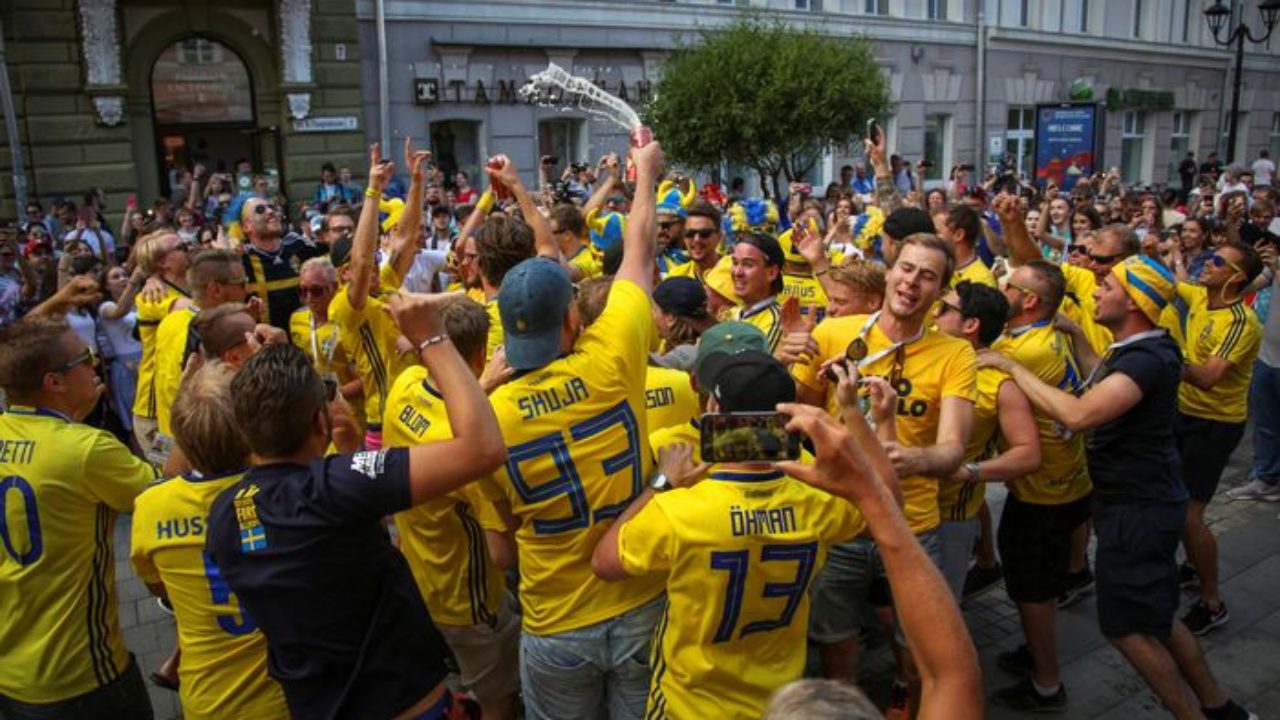Swedish Soccer fans parties so hard that Nizhny Novgorod runs of beer - Swedes in the
